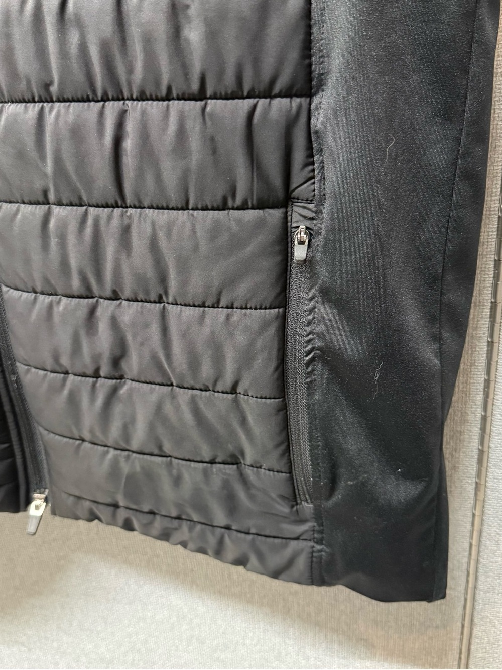 Rhoback Men's Black Quilted Insulated Vest - Picture 4 of 7